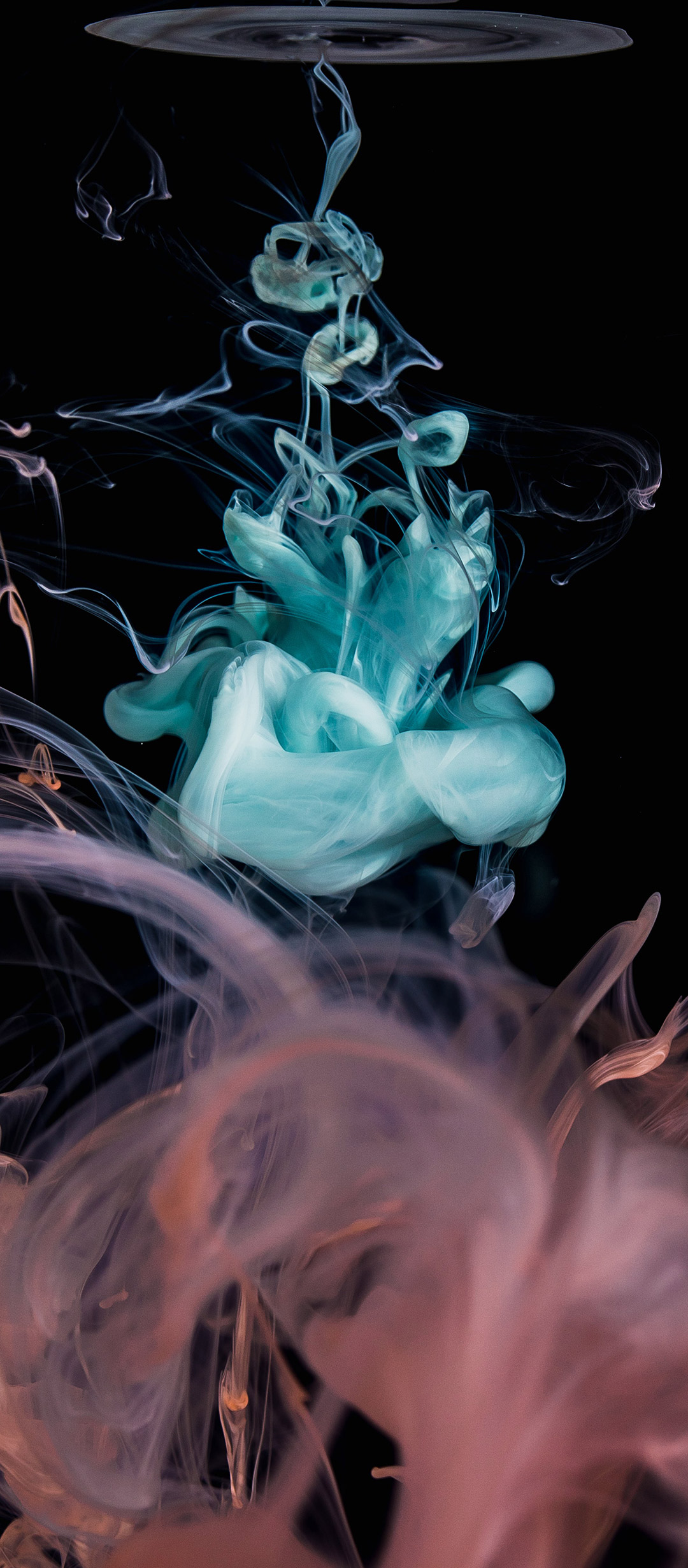 水中青色和粉红色抽象壁纸