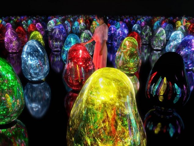 teamLab 打造全新互动式展览《Resonating Microcosms of Life-Solidified Light Color》