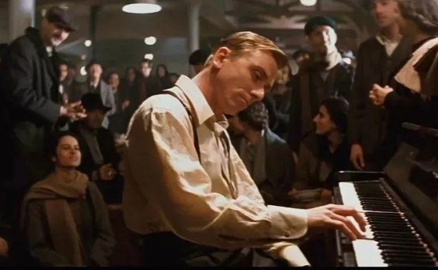 《海上钢琴师》：有一种强大，宁可一生孤独，也不随波逐流