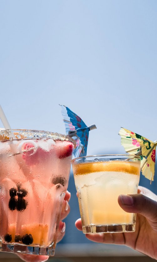 两杯夏日鸡尾酒